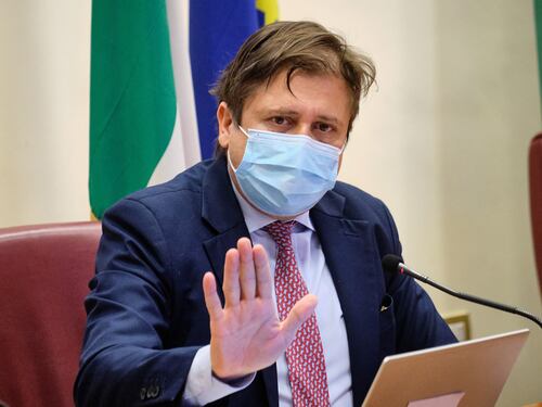 Sileri: "Iniziamo a usare il pass vaccinale per tutto come fosse un lasciapassare"