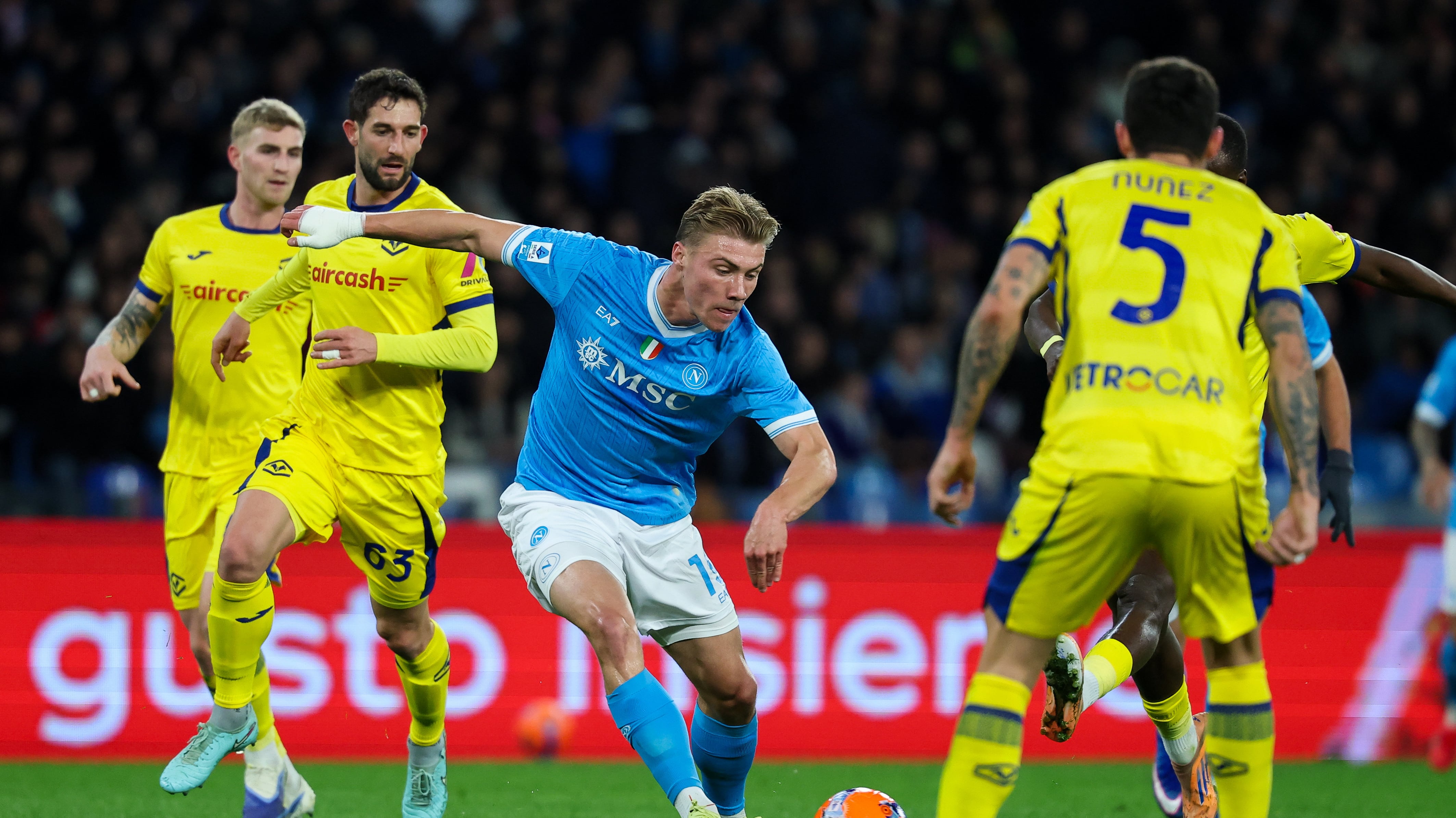Il Napoli frena a sorpresa al Maradona: il Verona sfiora il colpo e strappa un pari agli azzurri