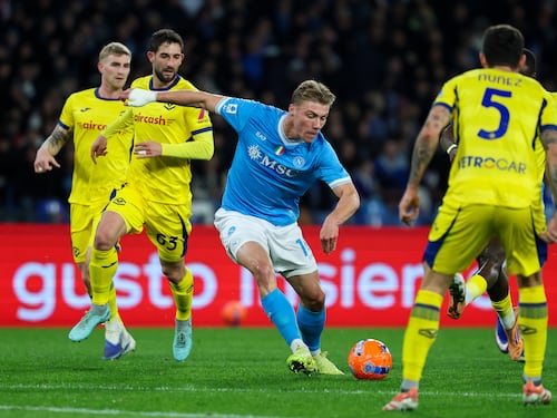 Il Napoli frena a sorpresa al Maradona: il Verona sfiora il colpo e strappa un pari agli azzurri