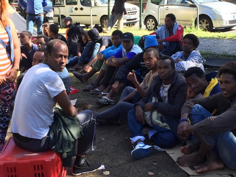 Fra i migranti di Como 1