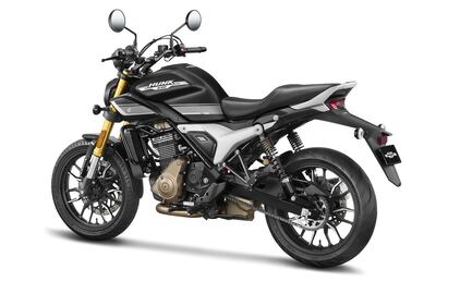 Hero  Xpulse 200 4V e Hunk 440 15