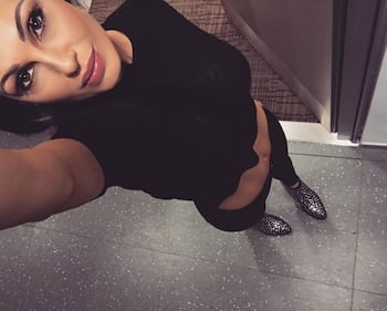 Anna Tatangelo hot in bagno 10