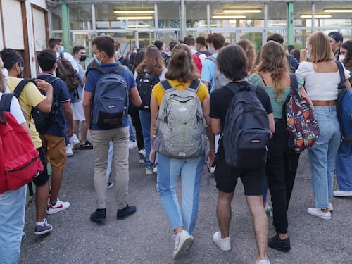 Prof No Vax pagati per non lavorare