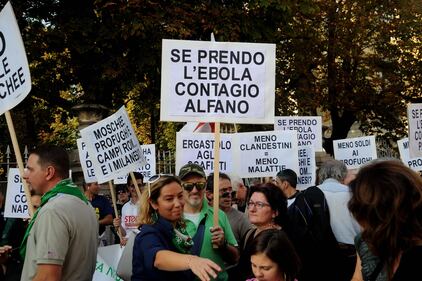 La Lega contro l'immigrazione: "Stop invasione" 6