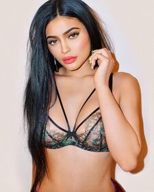 Jenner e Hadid, le sexy sorelle della moda 42