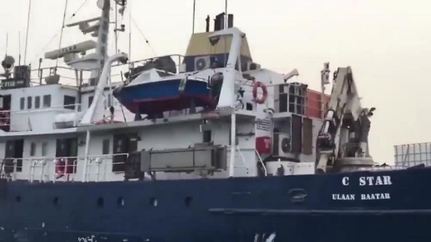 Nave anti Ong, arrestato capitano: "È traffico di esseri umani"