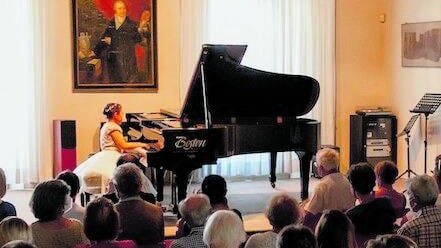 "Onde musicali sul Lago d'Iseo": novanta giovani pianisti in gara