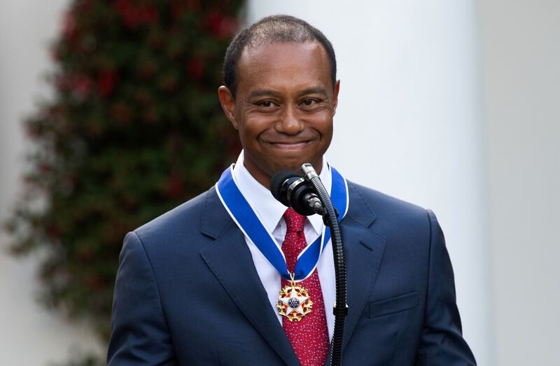 Donald Trump conferisce a Tiger Woods la medaglia presidenziale della Libertà 3