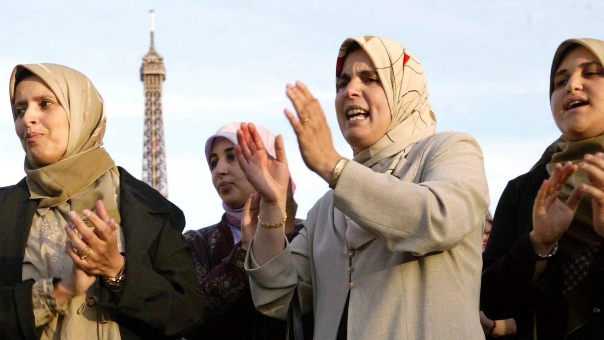 La Francia sfida gli islamici «Colpa grave il velo a scuola»