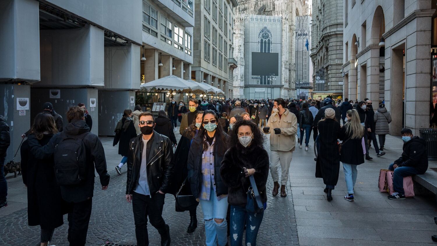 Saldi a meno 20% nei negozi. La Lega: "Via i divieti su orari"