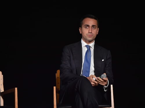 Stretta sul Reddito contro i furbetti. Vanno a casa anche i navigator