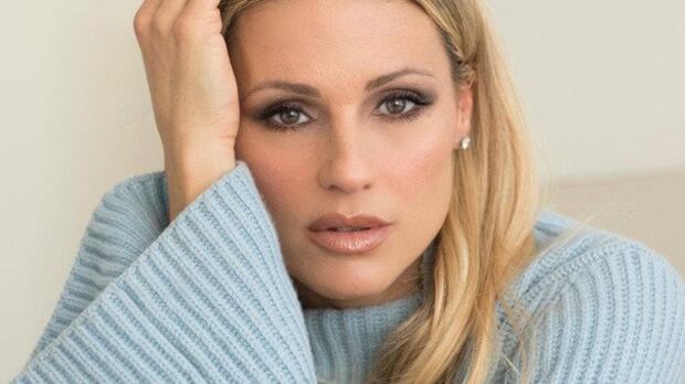 "Io? Preoccupata per il governo..." Ma la Hunziker viene massacrata