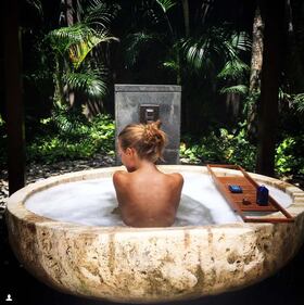 Josephine Skriver hot su Instagram 6