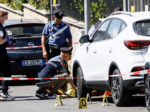 Donna uccisa in strada a colpi di fucile: si costituisce l'ex compagno