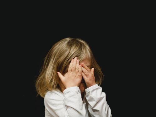 Orrore a Napoli: stupra bimba rom di 4 anni