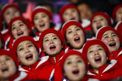 Sugli spalti a Pyeongchang anche il coro nordcoreano 8
