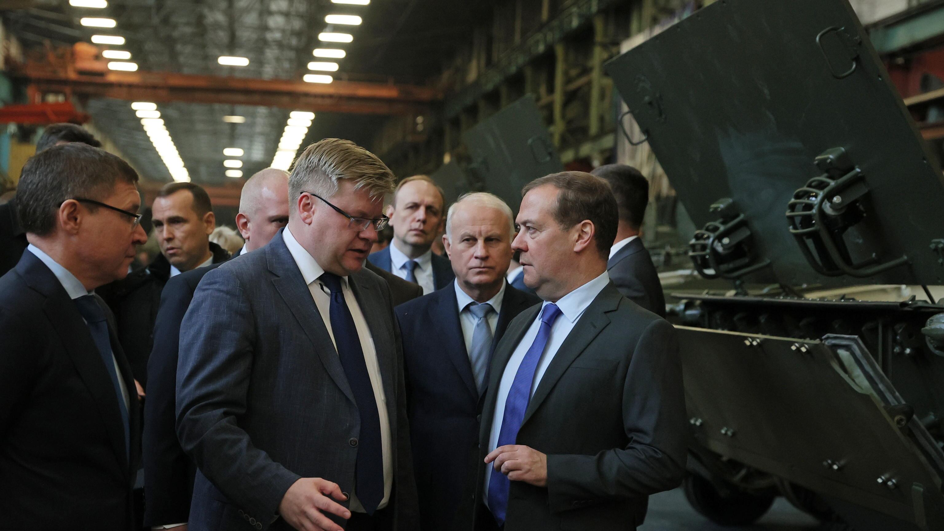 "La Russia non ha usato tutte le armi": Medvedev minaccia (ancora)