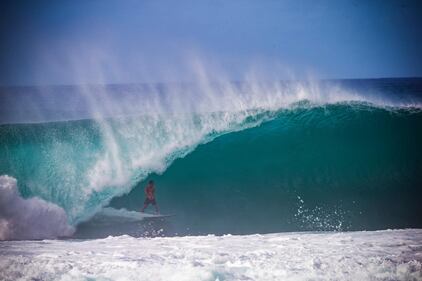 Triple Crown of Surfing, prima grande giornata di surf alle Hawaii 10