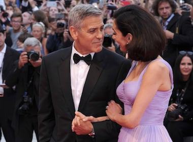 Venezia, George Clooney sul red carpet con Amal 11