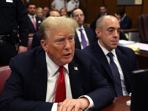 "Giorno pericoloso per l'America". Il processo di Trump alle battute finali