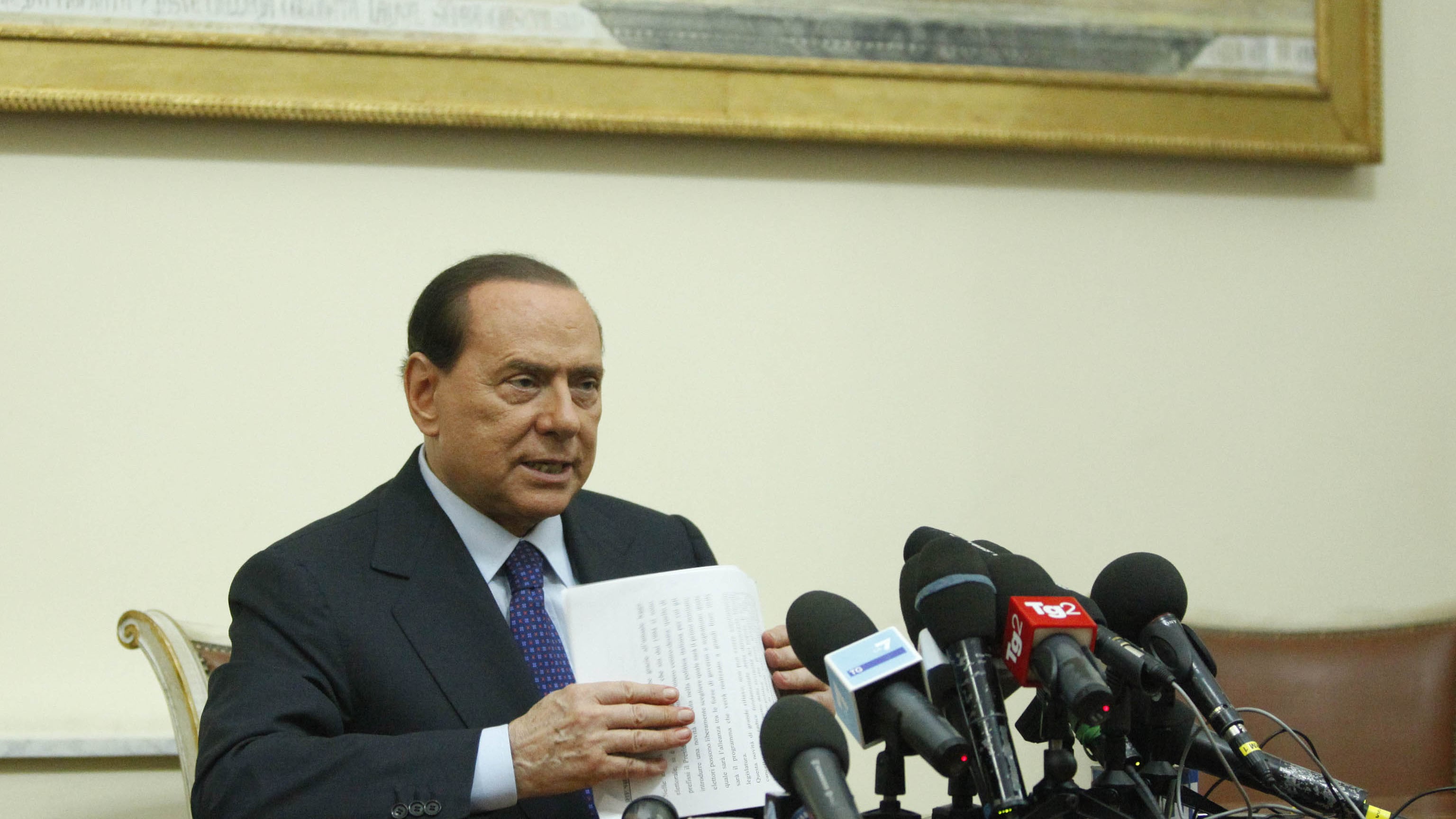 Berlusconi: "Sono in pericolo ma hanno ridotto la mia scorta"