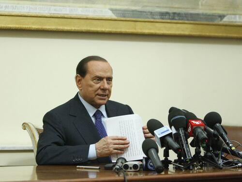 Berlusconi: "Sono in pericolo ma hanno ridotto la mia scorta"