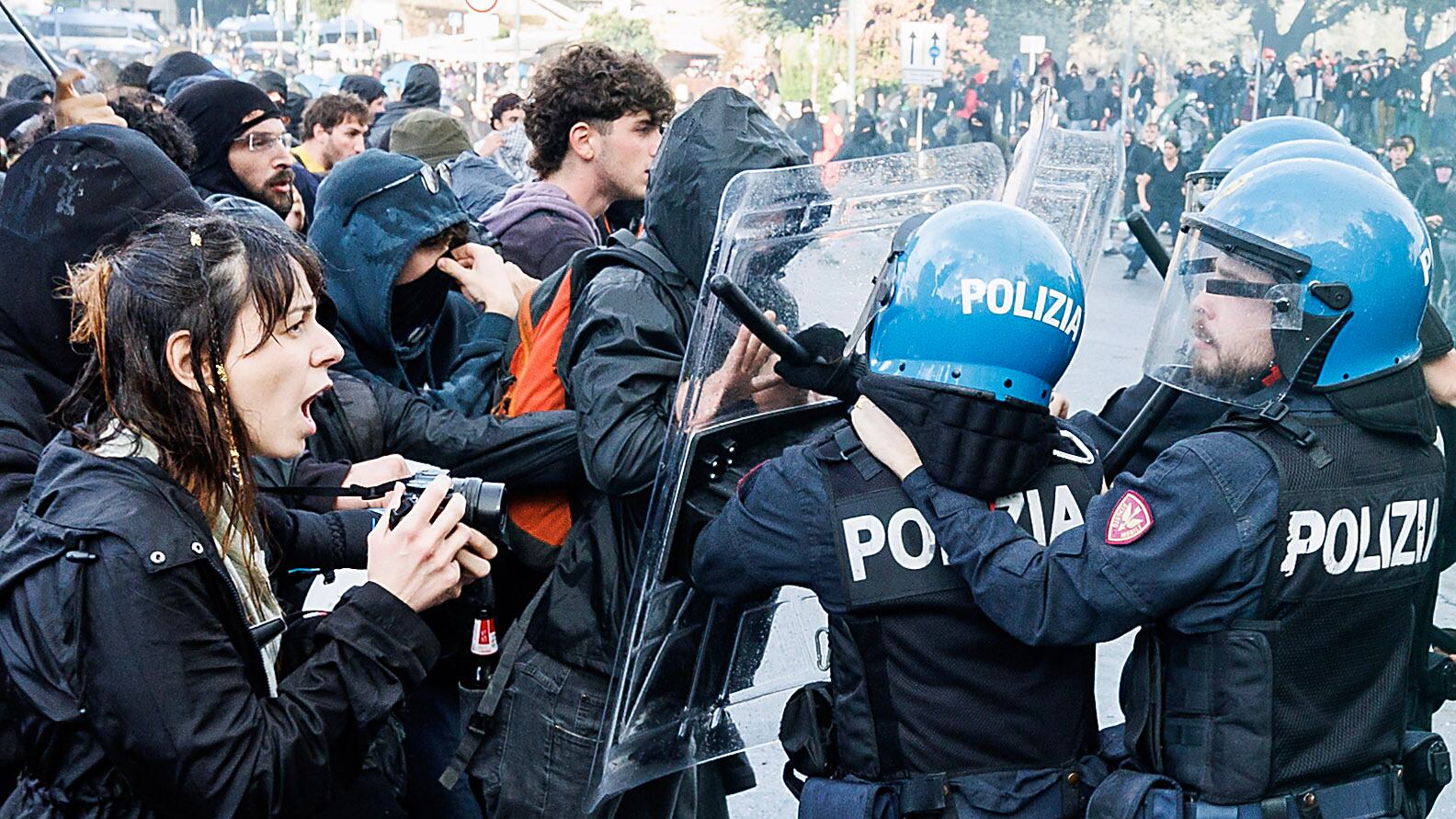 Scontri di Roma, l'ipotesi per i violenti è di associazione per delinquere