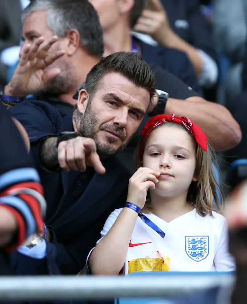 David Beckham attaccato da stampa, tv e social per aver baciato sua figlia 2