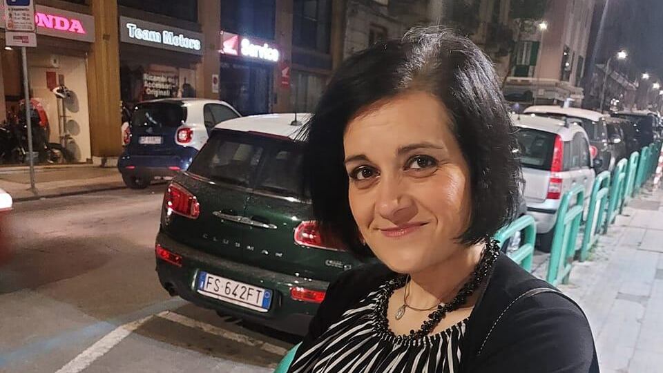 Uccide l'ex compagna con decine di coltellate. Era ai domiciliari