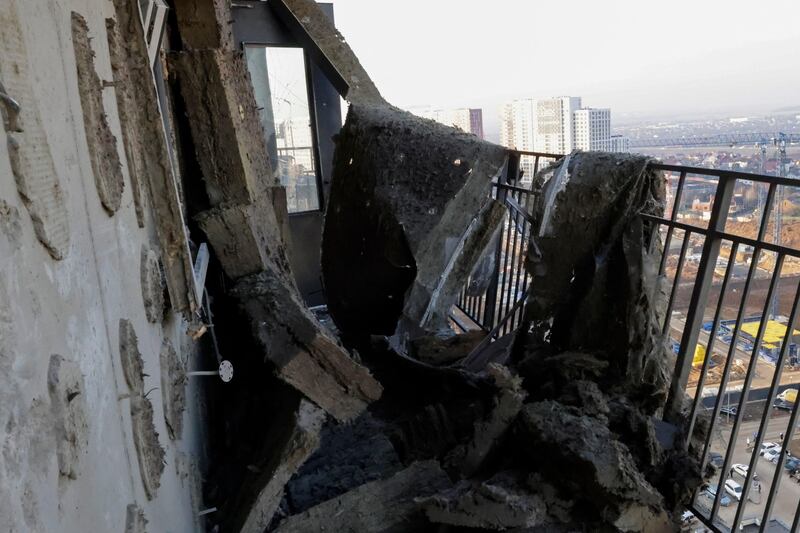 Mosca fa la conta dei danni dopo i raid ucraini coi droni kamikaze 12