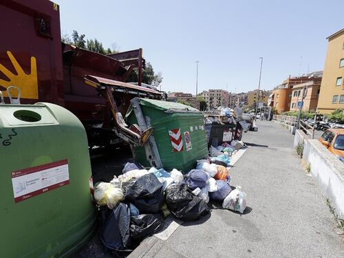 Troppi netturbini in ferie a Natale, Ama corre ai ripari: un bando per ditte private