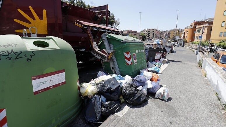 Troppi netturbini in ferie a Natale, Ama corre ai ripari: un bando per ditte private