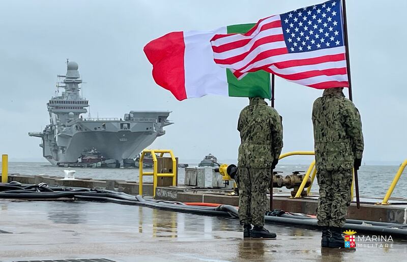 Appontaggio degli F-35 su Nave Cavour 1