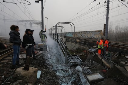 L'attacco dei No Tav alla stazione di Bologna 2