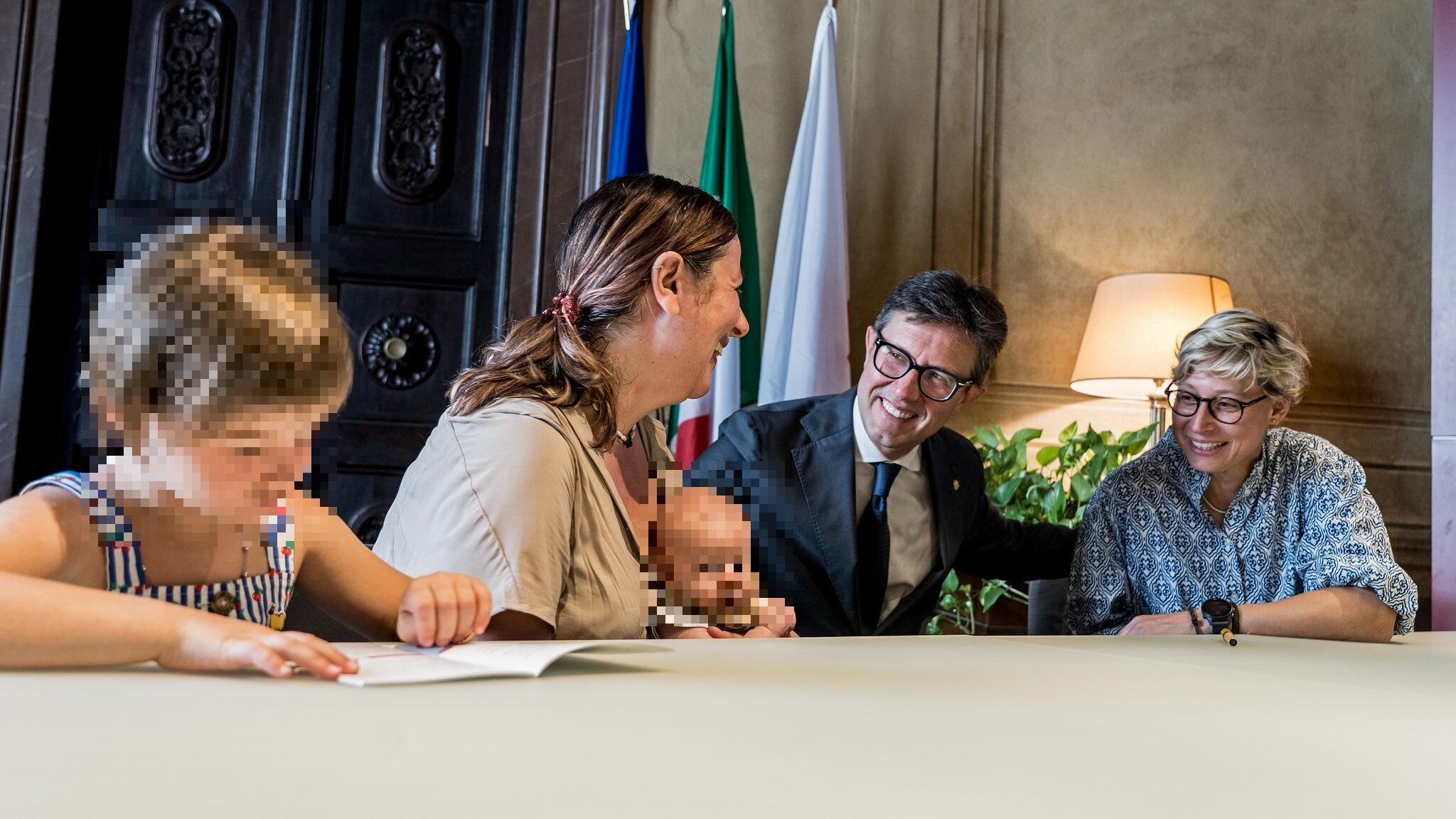 La sfida di Nardella: riconosce il figlio di una coppia omogenitoriale