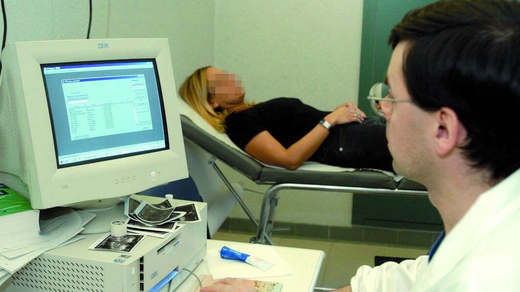 La lettera dell'Inps ai medici: «Tagliare i giorni di malattia»
