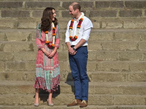 India, Kate indossa un abito di un'operaia che "vale" tre sterline