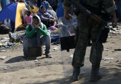 Macedonia, l'esercito blocca gli immigrati al confine 13