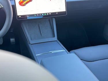 Tesla Model 3 Highland 2024: guarda la gallery  19