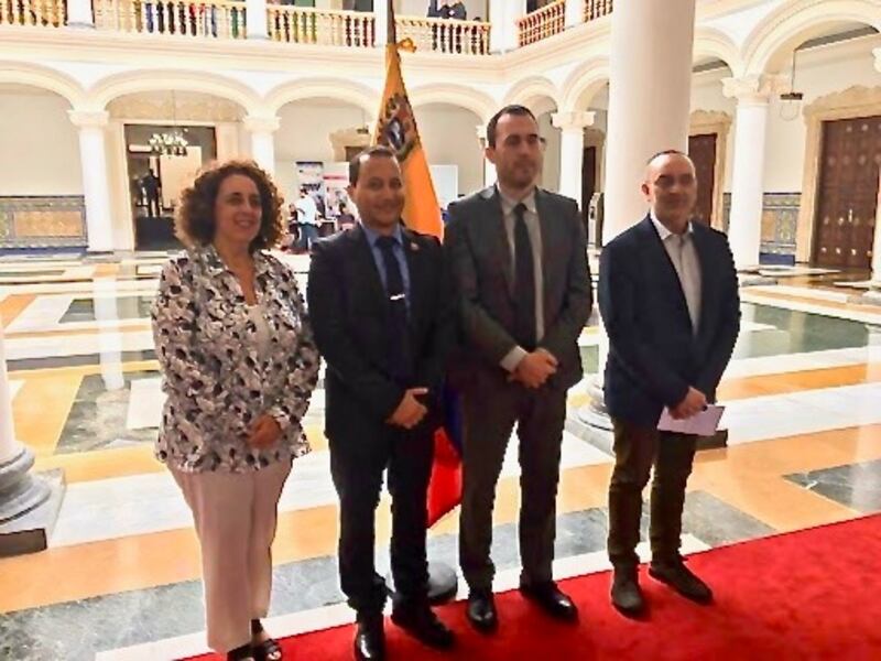 Il gruppo 5S nel 2017 a Caracas con il vice ministro degli esteri venezuelano Raul Licausi