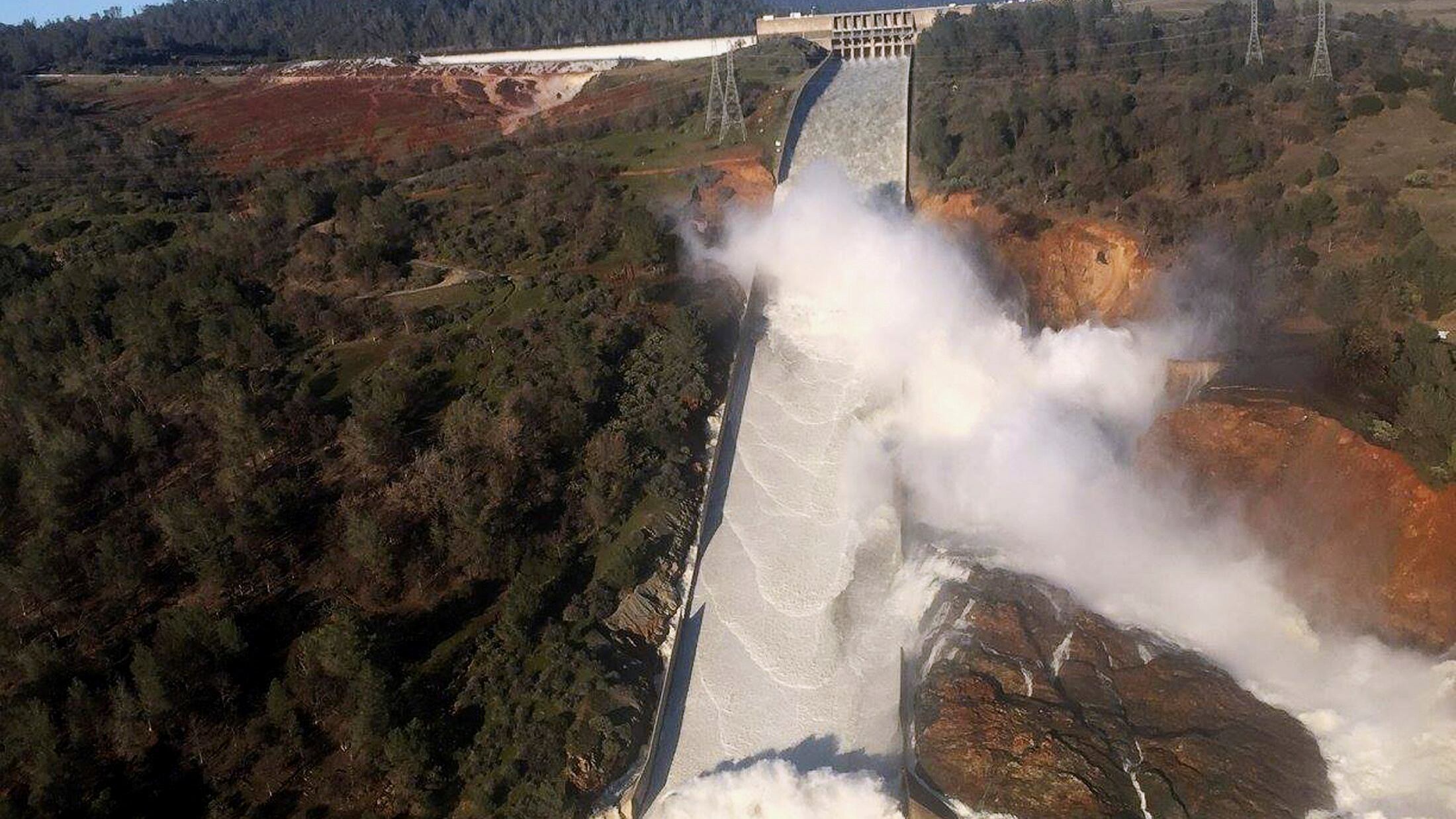California, la diga di Oroville spaventa gli Usa