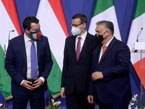 "Inopportuno", "Voi le Sardine". È scontro Salvini-Pd su Orban