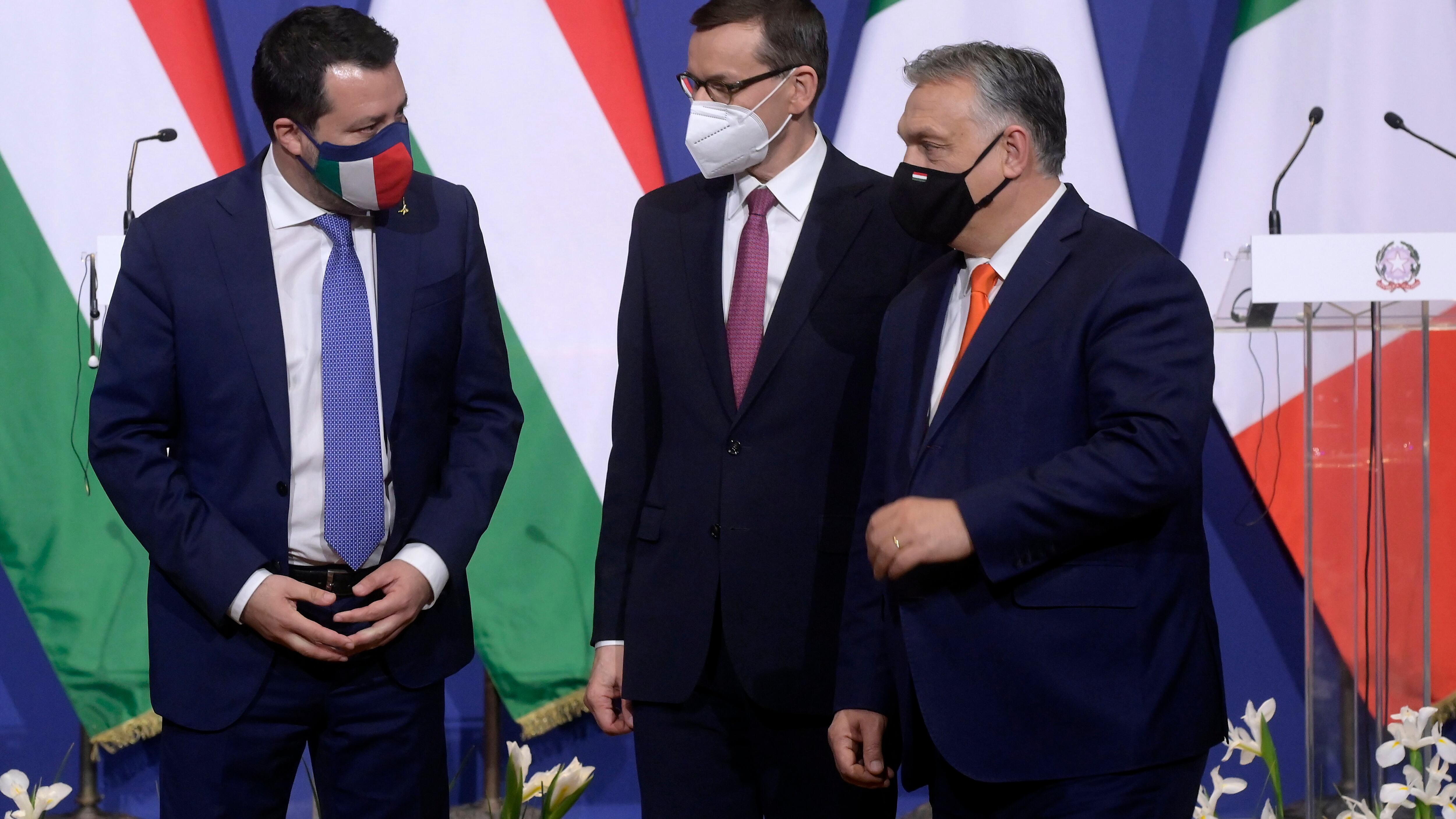 "Inopportuno", "Voi le Sardine". È scontro Salvini-Pd su Orban