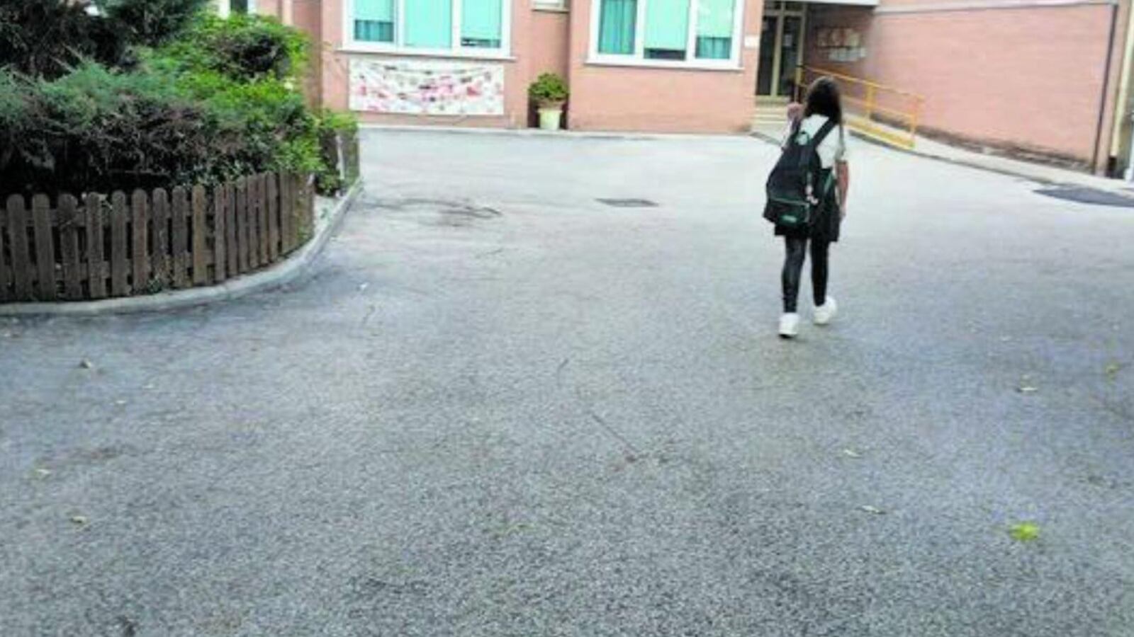 A 12 anni accoltella compagno. "Ha fatto la spia con la prof"