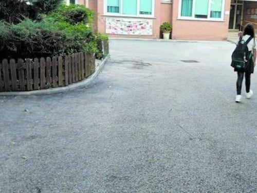 A 12 anni accoltella compagno. "Ha fatto la spia con la prof"