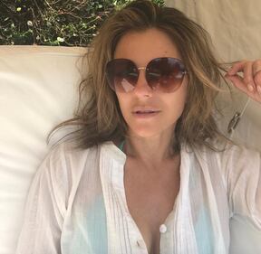 Liz Hurley sexy, esplosiva in bikini 7