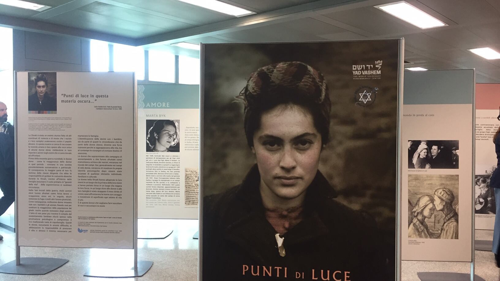 "Punti di Luce", a Linate la mostra dedicata alle donne nella Shoah