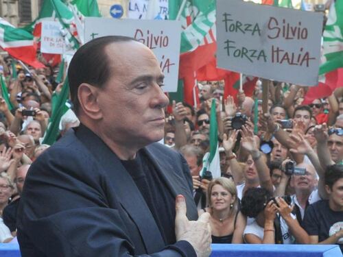 Berlusconi: "Noi siamo leali. Il Pd mette in discussione Letta"