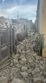 Palazzina crollata nel Napoletano, le immagini delle macerie e dei soccorsi 6