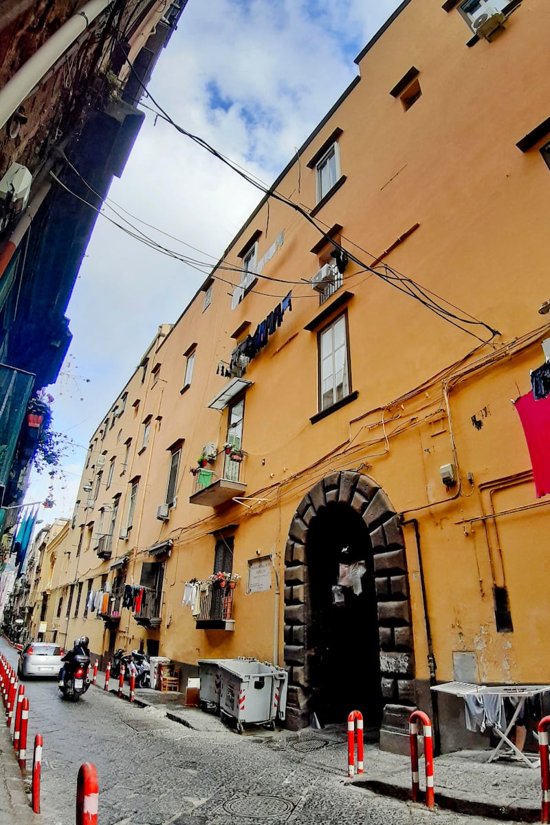 Napoli, occupano la casa di una novantenne abusivamente: ora la ristrutturano 4